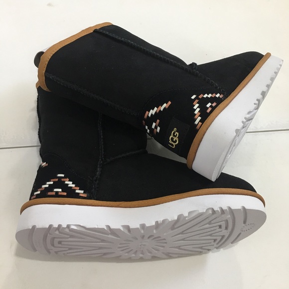 NIB UGG Rustic Weave Boots 5M - Picture 2 of 8